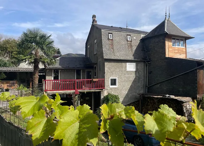 La Auarje: Avec Jardin & Terrasse アパート Cierp